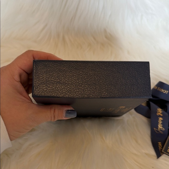 Louis Vuitton Blue and Gold Gift Box with Ribbon - Picture 9 of 13